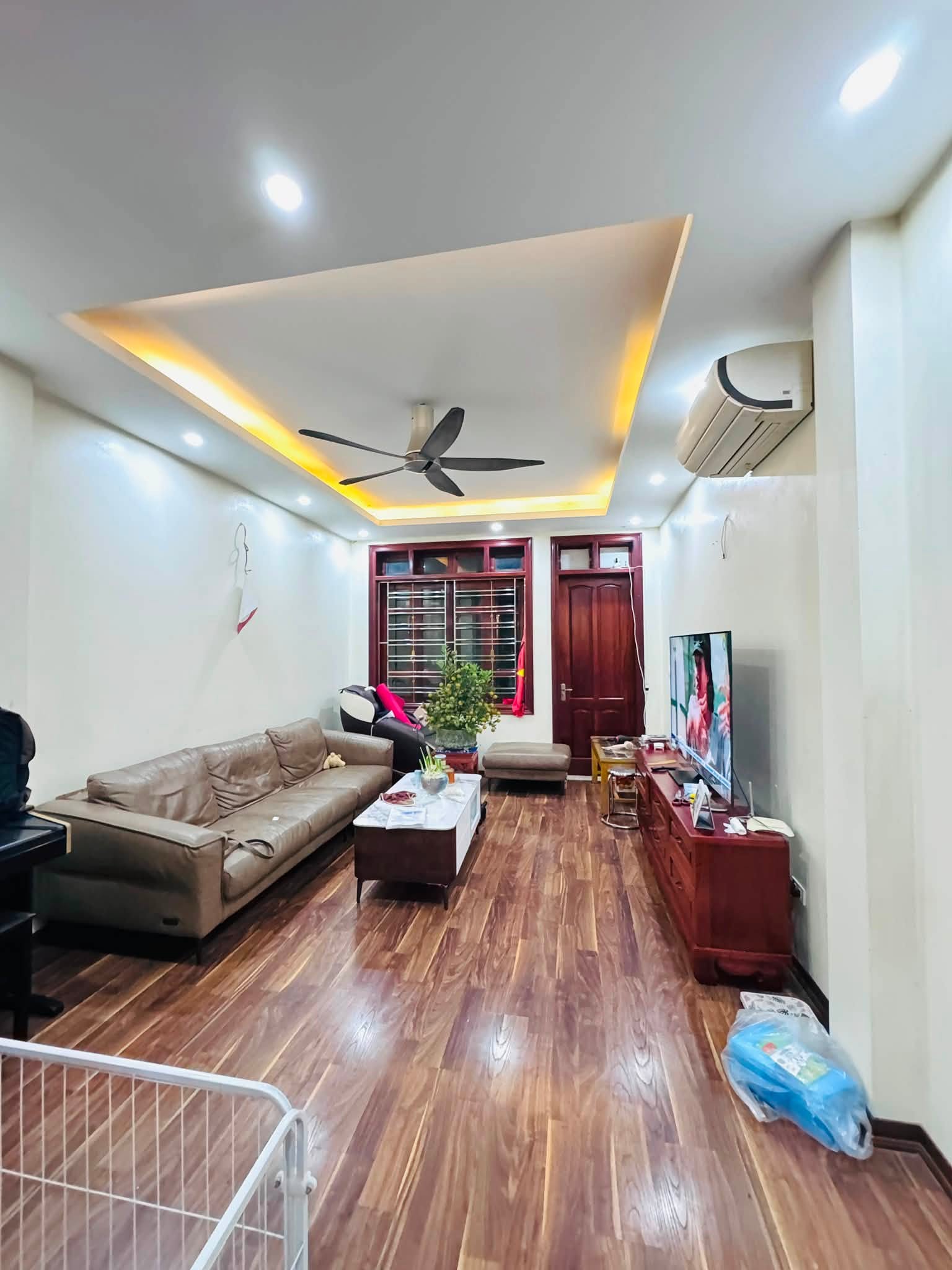 Bán Nhà Nhật Chiêu Tây Hồ 57m2 5 Tầng Gara Sát Mặt Hồ